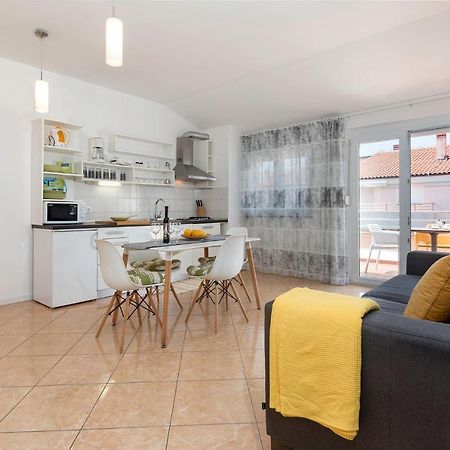 Seafront Apartment Gaby ميدولين المظهر الخارجي الصورة