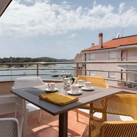 Seafront Apartment Gaby ميدولين المظهر الخارجي الصورة
