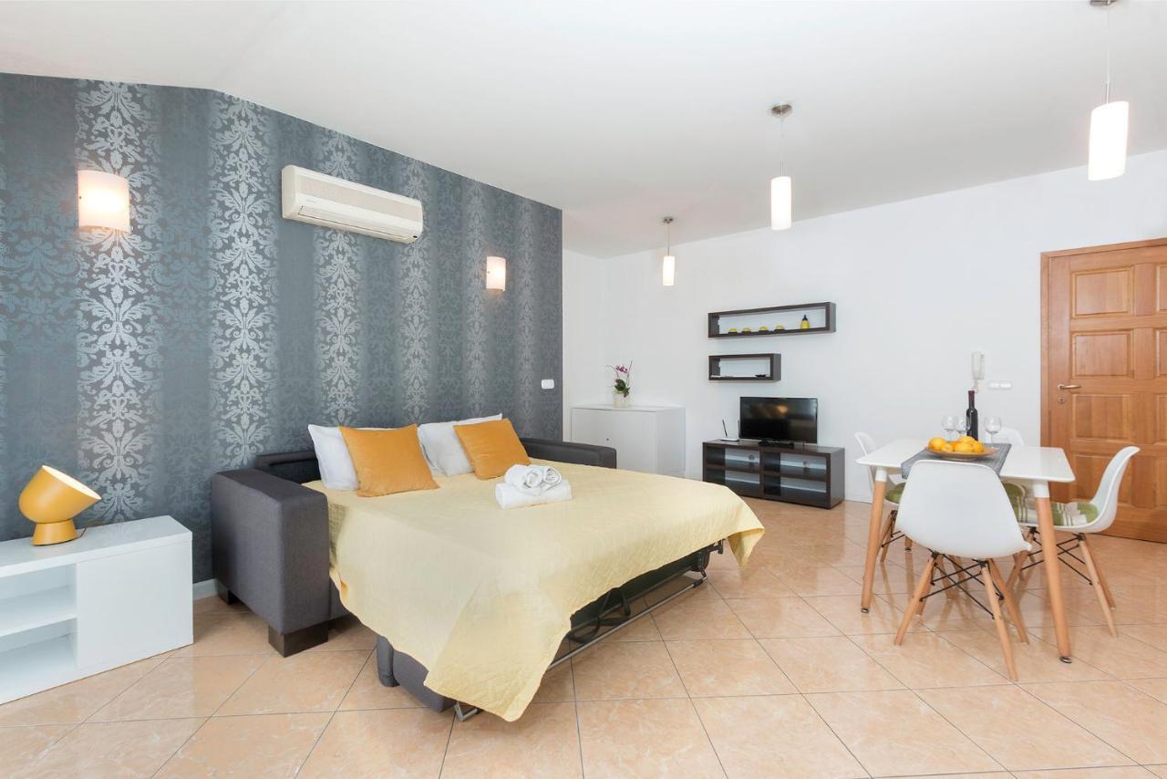 Seafront Apartment Gaby ميدولين المظهر الخارجي الصورة