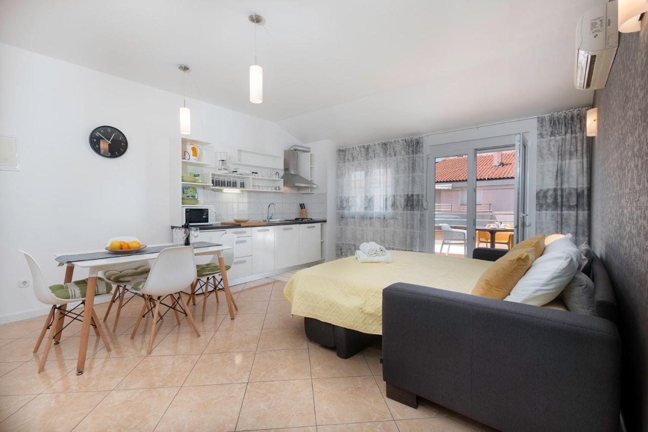 Seafront Apartment Gaby ميدولين المظهر الخارجي الصورة